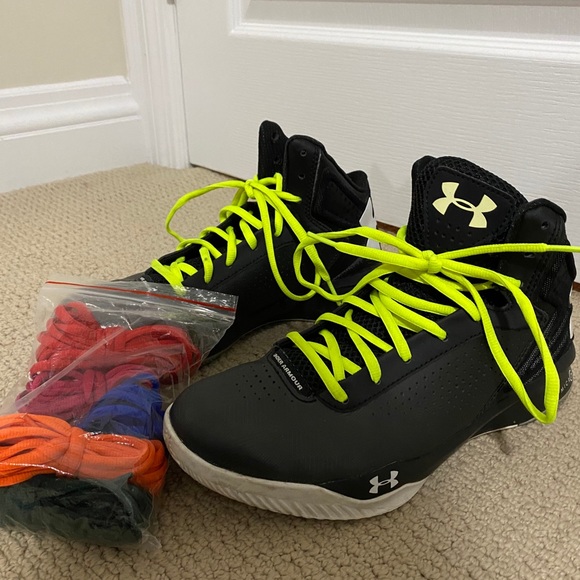 Under Armour Basketball Shoes - Picture 1 of 1